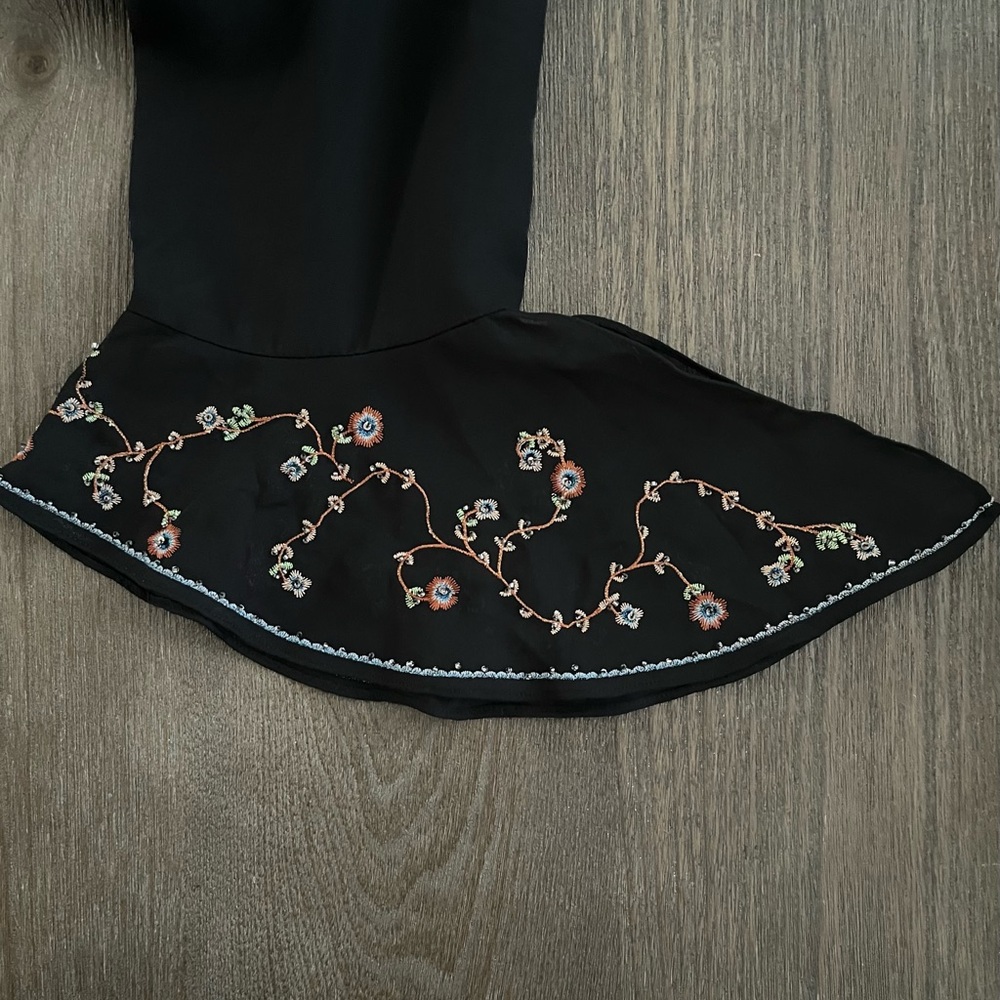 Dressbarn Black Blouse with Floral Embroidery & Ruffle Sleeve 14/16 - Picture 15 of 16